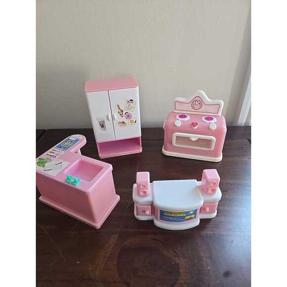 4 Lil Kidz Doll Fisher Price Pink Kitchen Set 1990s Accessories Fridge Oven - Picture 1 of 5